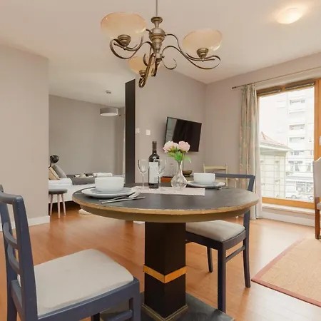 Elegancki W Centrum Gdyni Z Parkingiem By Renters 그디니아